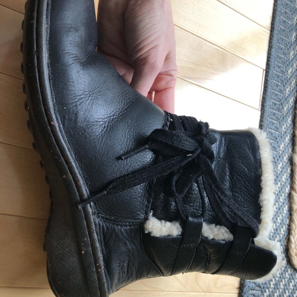 UGG Caspia Boots - Picture 4 of 7